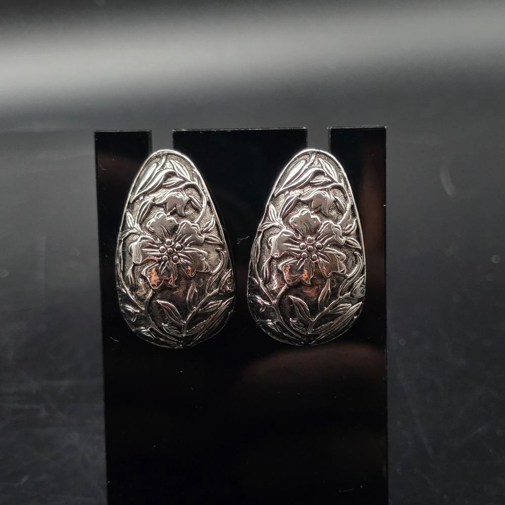 Avon Silver Tone Floral Embossed Earrings Vintage Pierced Teardrop